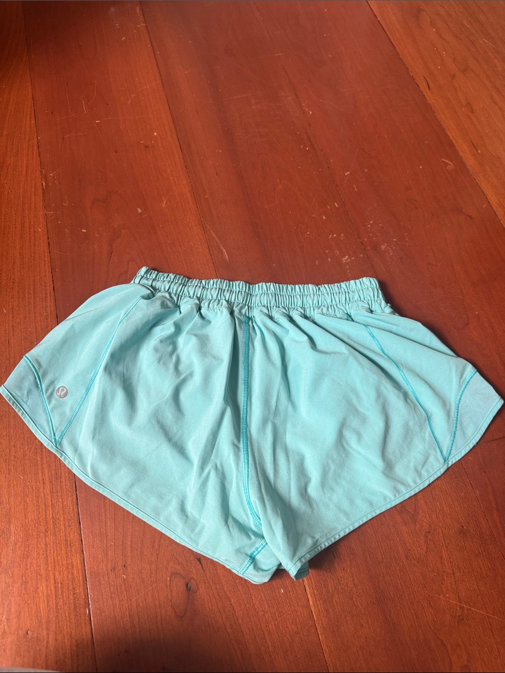 lululemon athletica Hotty Hot Shorts with 2.5inch inseam - Picture 2 of 3